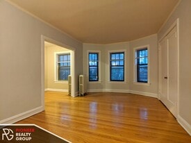 Building Photo - 4901 N Hoyne Ave