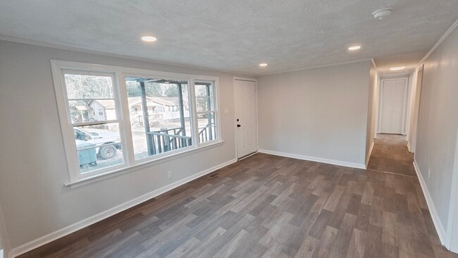 Building Photo - 64 Spruce St