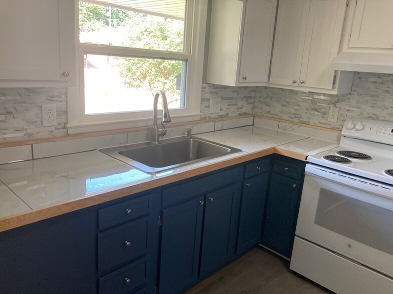Building Photo - 2207 Winterberry Dr