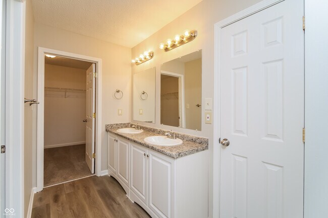 Building Photo - 2507 Swan Sea Dr