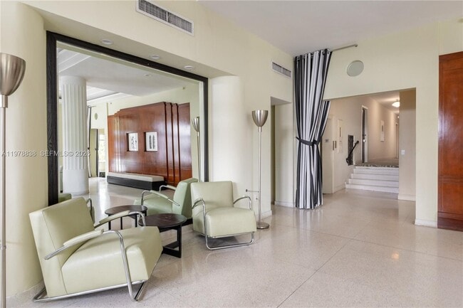 Building Photo - 2421 Lake Pancoast Dr