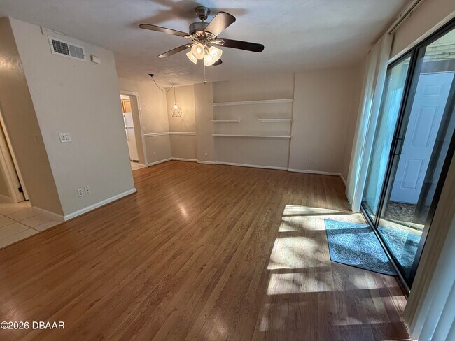 Building Photo - 3 Glen Arbor Park