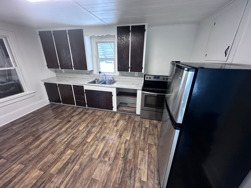 Building Photo - 477 E Martin St