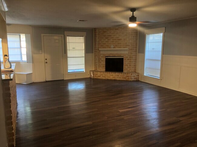 Building Photo - 10915 Gatlinburg Dr