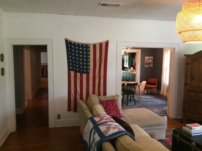 Living Room - 1409 N Austin St