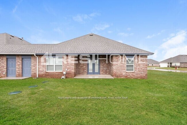 Building Photo - 1130B Round Leaf Rd