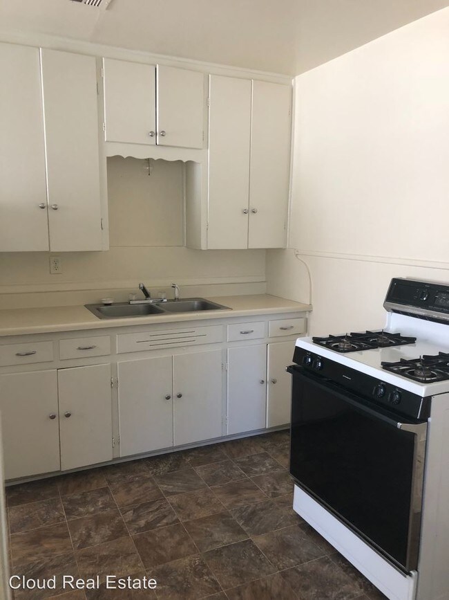 Building Photo - 603 SUTTON Dr