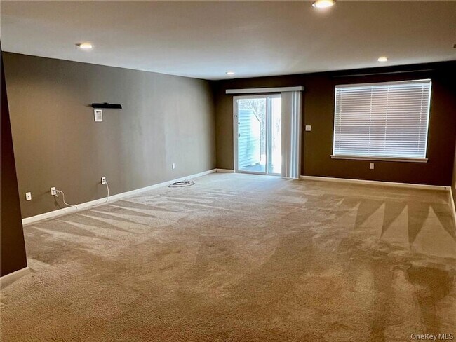Building Photo - 95 Meadow View Dr