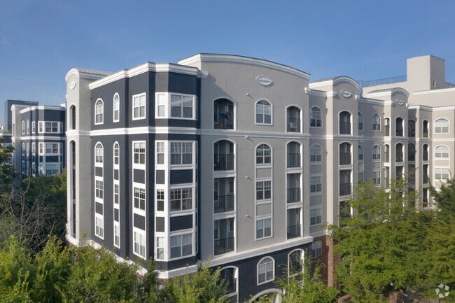 Building Photo - Crest at Midtown