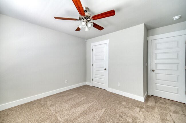 Building Photo - 109 S Grassland Rd