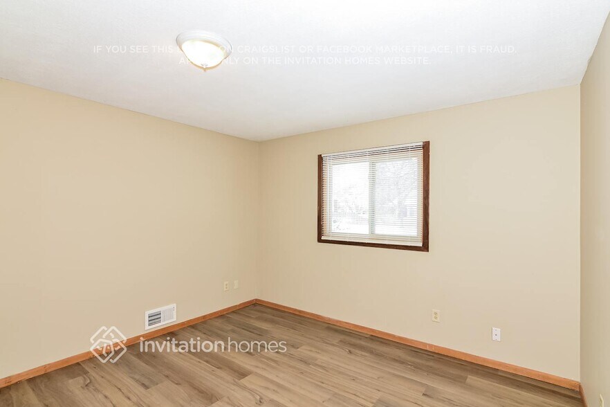 Building Photo - 7818 Hampshire Cir N