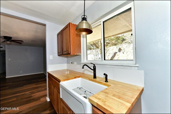 Building Photo - 4217 Canterbury Dr