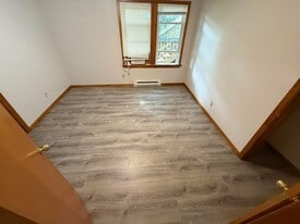 Building Photo - 34 Richelieu St