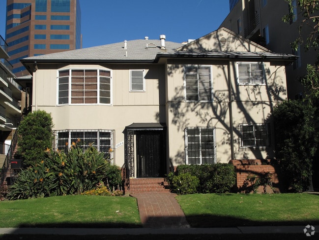 Primary Photo - 10993 Wellworth Ave