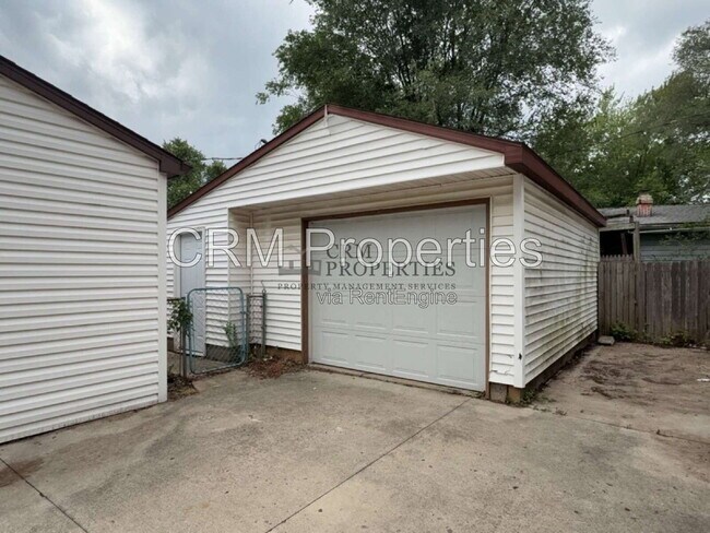 Building Photo - 1010 Chippewa Ln