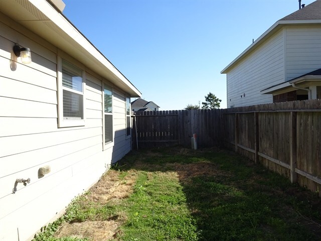Building Photo - 16355 Royal Fort Ln