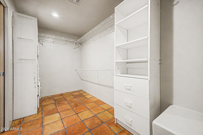 Building Photo - 9202 E Rimrock Dr