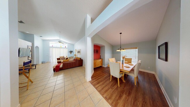 Building Photo - 4 BR 3 BA          POOL HOME    Highlands ...