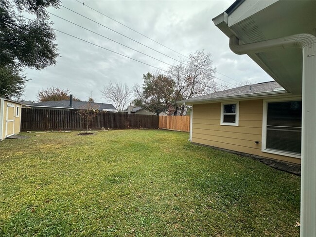 Building Photo - 1111 E Brompton Dr