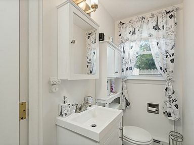 Building Photo - 11 Railroad Ave