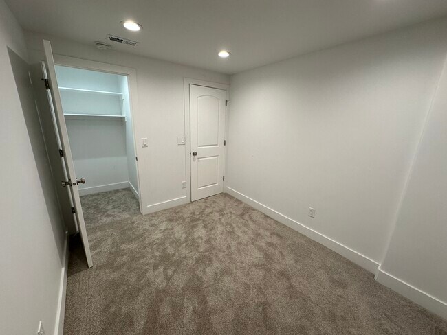Building Photo - Wyatt Earp Ave - Single Family HOme