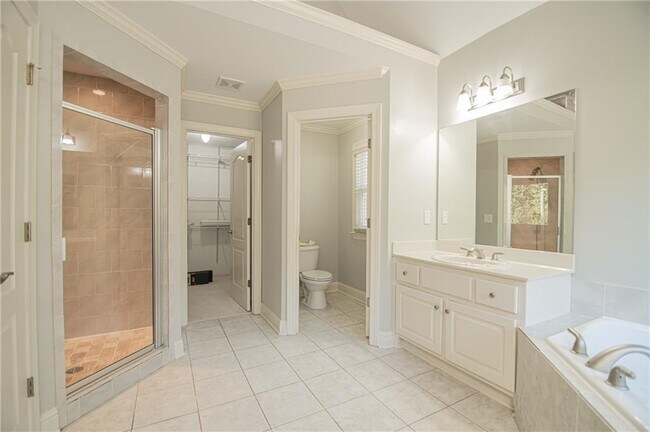 Building Photo - 4012 Erin Dr