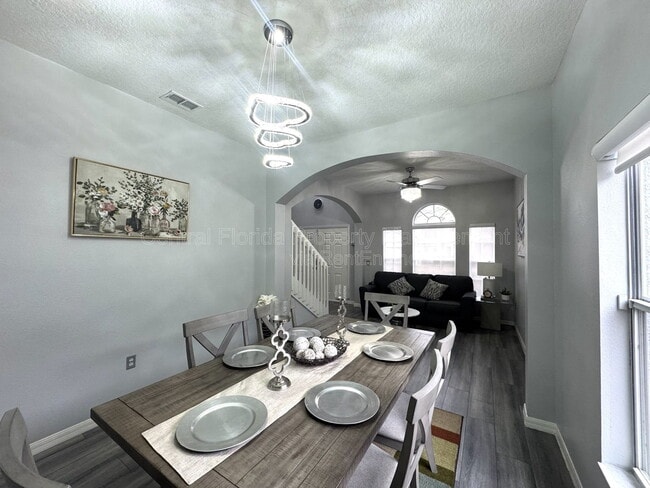 Building Photo - 736 Kildrummy Dr