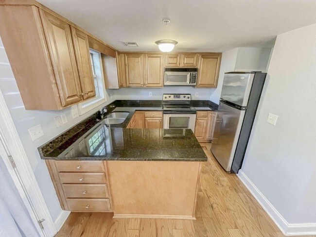 Building Photo - Smyrna 2BD/2.5BA Townhome