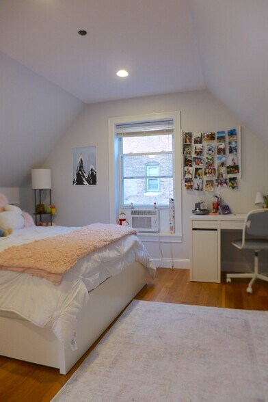 Building Photo - 725 Parker St