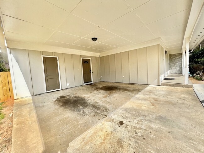 Building Photo - 2228 Meadowvale Dr NE