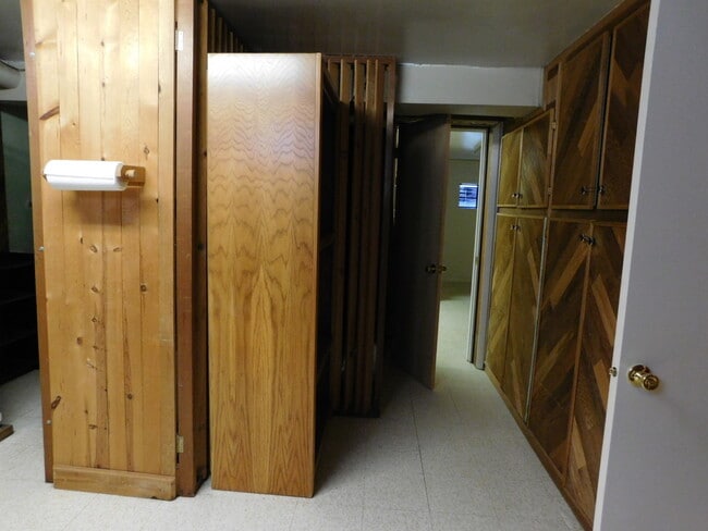 Building Photo - 4Bd/1.5Ba Two Story Home - Available to View!