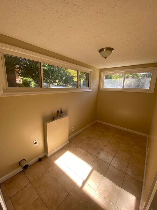 Building Photo - **ON HOLD**3 Bedroom / 2 Bathroom Home for Rent in Columbus, GA***