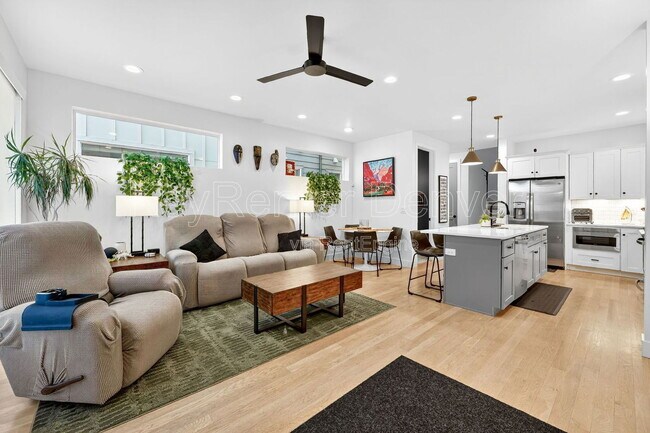 Building Photo - 1299 Newton St