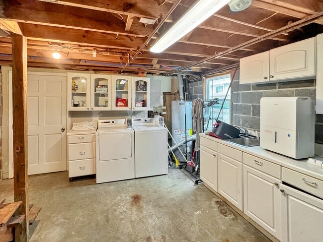 Building Photo - 2014 Lowerline St