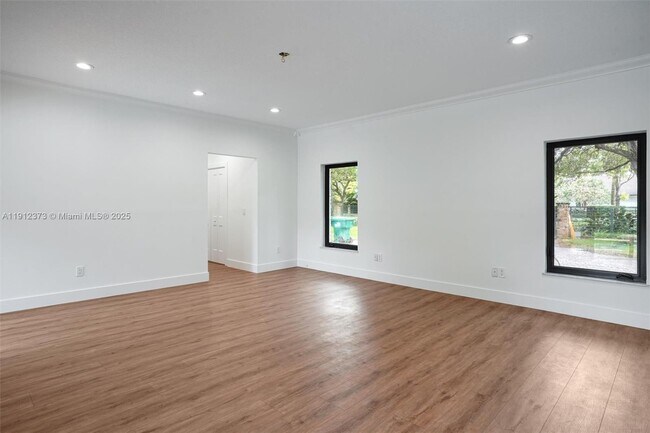 Building Photo - 6230 SW 112th St