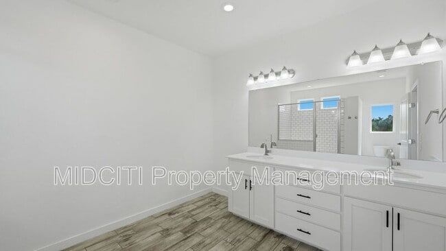 Building Photo - 893 E Mather St