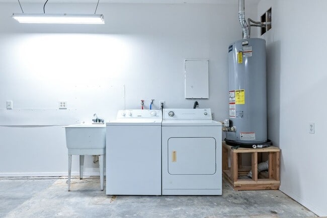 Building Photo - 1453 Luna Ln