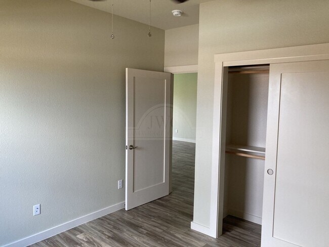 Building Photo - 5007 White Rose Dr