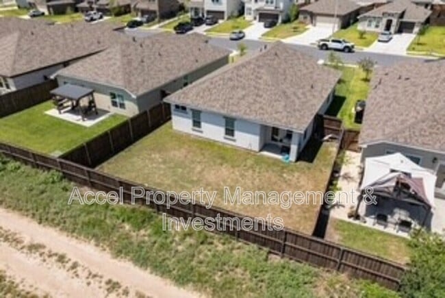 Building Photo - 8410 N 33rd Ln