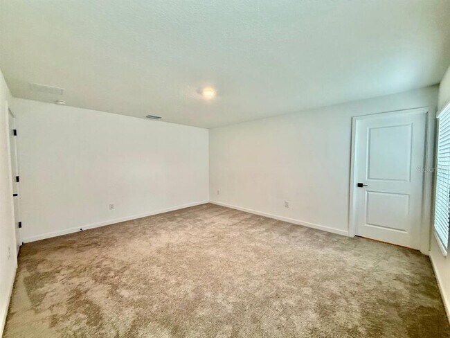 Building Photo - 5745 Helmsman Ct