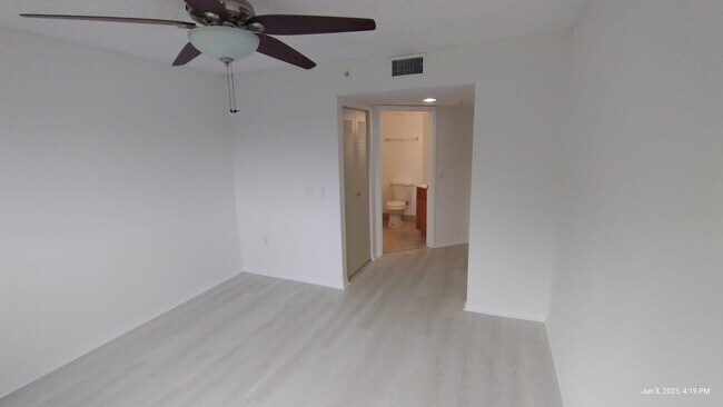 Building Photo - 4155 N Haverhill Rd