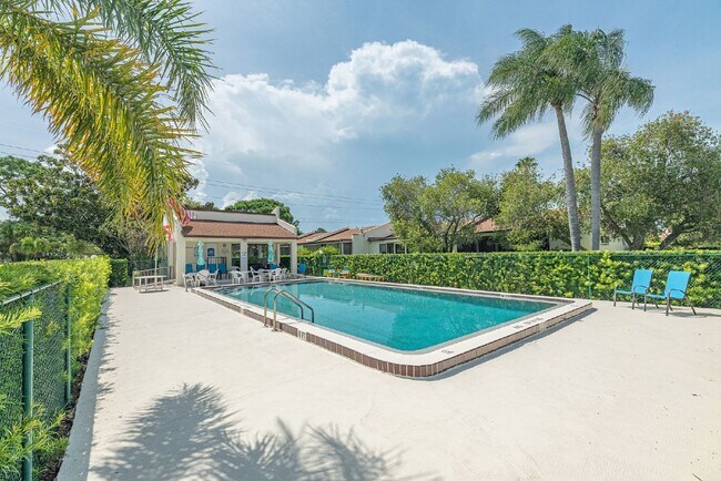 Building Photo - Fully furnished Beachside townhome