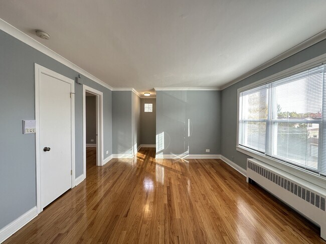 Building Photo - 2750 W North Shore Ave