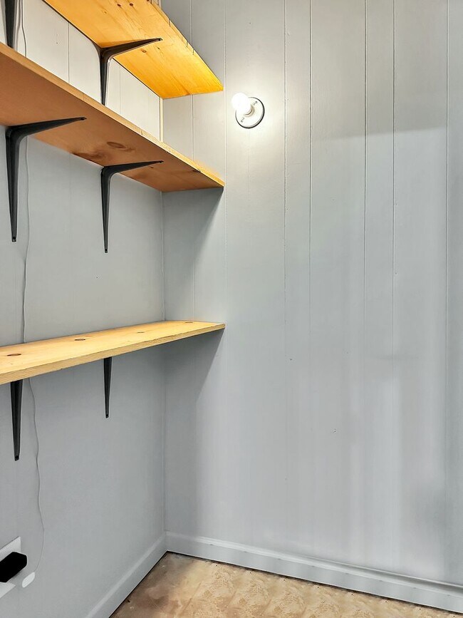 Building Photo - 3 bedroom 2 bath home in a great area filled with tons of extras you will LOVE!