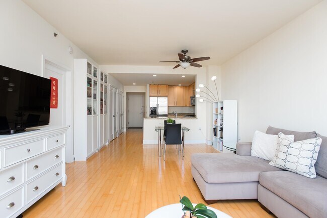Building Photo - 1125 Maxwell Ln