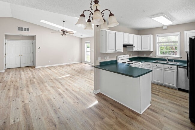 Building Photo - 375 Glensprings Dr