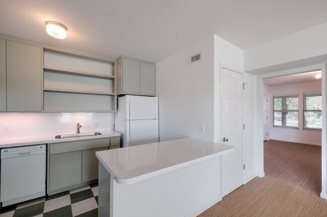 Building Photo - Renovated 1/1 Mid-Century Gem in Historic Monte Vista