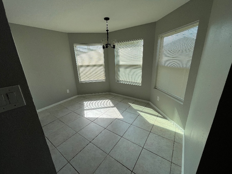 Building Photo - 837 Orleans Dr