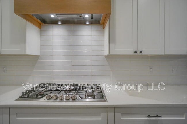 Building Photo - 6604 NE 107th St