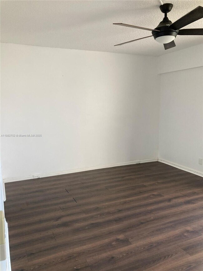 Building Photo - 157 Fanshaw D